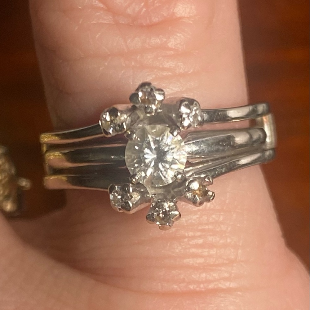 14k white gold diamond wedding ring with jacket.